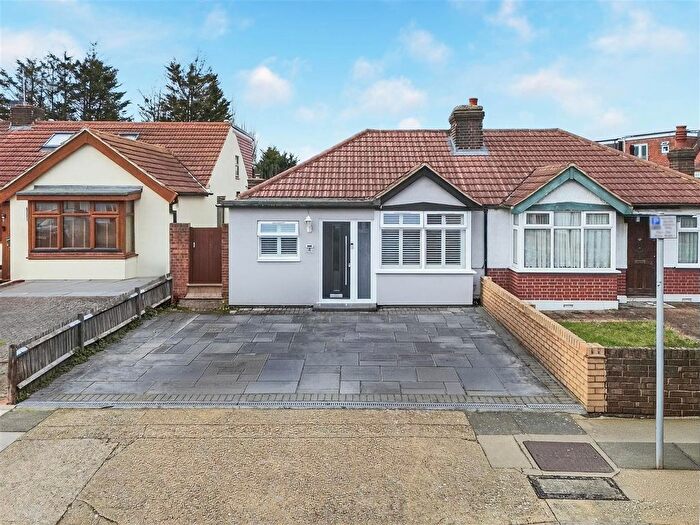 3 Bedroom Semi Detached Bungalow For Sale In Jubilee Avenue, Romford, RM7