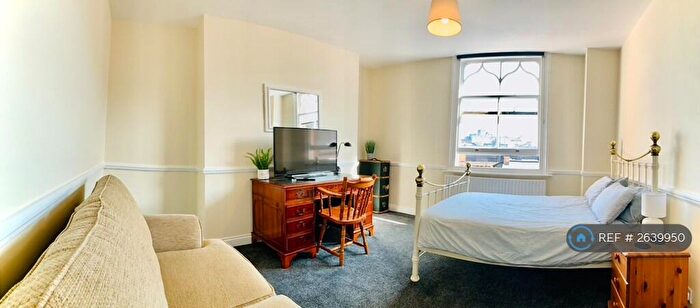 3 Bedroom Flat To Rent In Digby Chambers, Bournemouth, BH1