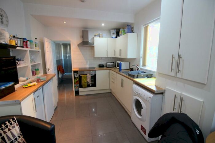 5 Bedroom Terraced House To Rent In Angus Street, Roath, CF24