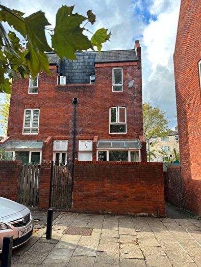 4 Bedroom Town House To Rent In Bedford Road, London, SW4