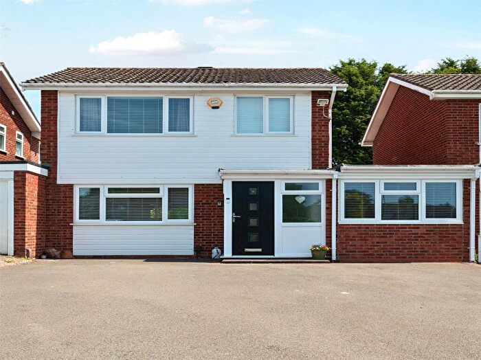 4 Bedroom Link Detached House For Sale In Tennyson Way, Kidderminster, Worcestershire, DY10