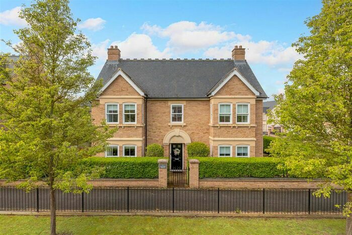 4 Bedroom Detached House To Rent In Paxton Drive, Fairfield, Hitchin, SG5