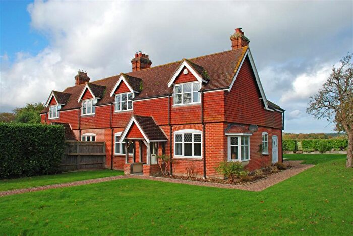 4 Bedroom Semi-Detached House To Rent In Lymington Road, East End, Lymington, SO41