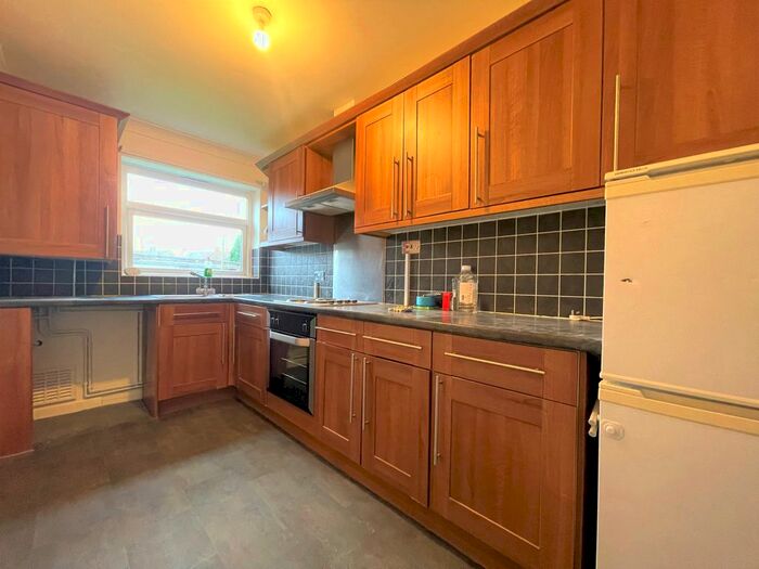 2 Bedroom Flat To Rent In York Drove, Bitterne, Southampton, Hampshire, SO18