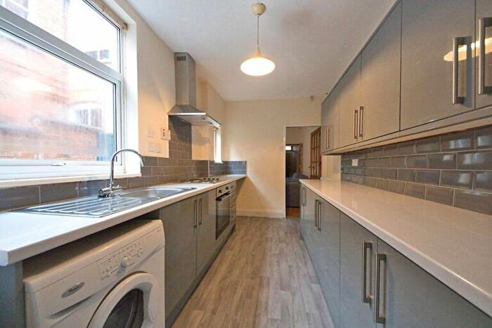 4 Bedroom Terraced House To Rent In Thurlow Road, Leicester, LE2