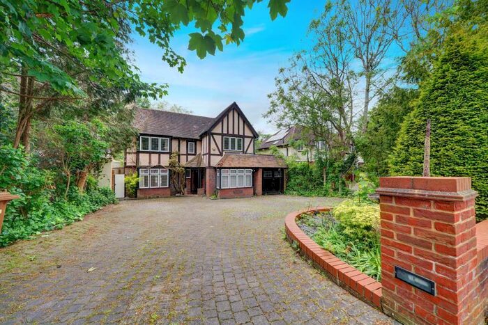 5 Bedroom Detached House To Rent In Woodhall Avenue, HA5