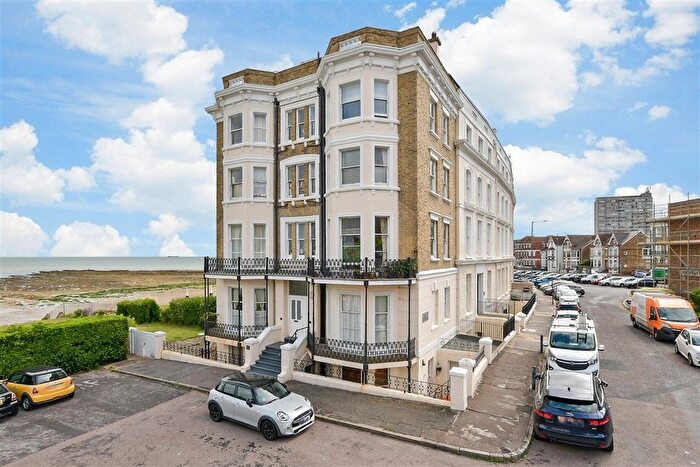 1 Bedroom Flat For Sale In Royal Crescent, Margate, Kent, CT9
