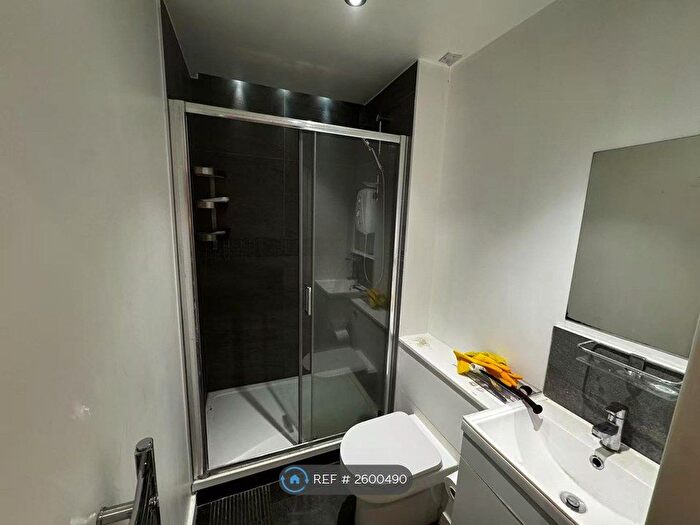 3 Bedroom Flat To Rent In Richmond Place, Edinburgh, EH8