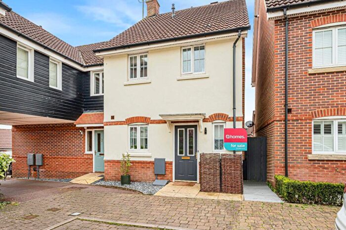 3 Bedroom Semi Detached House For Sale In Princess Louise Square, Alton, Hampshire, GU34