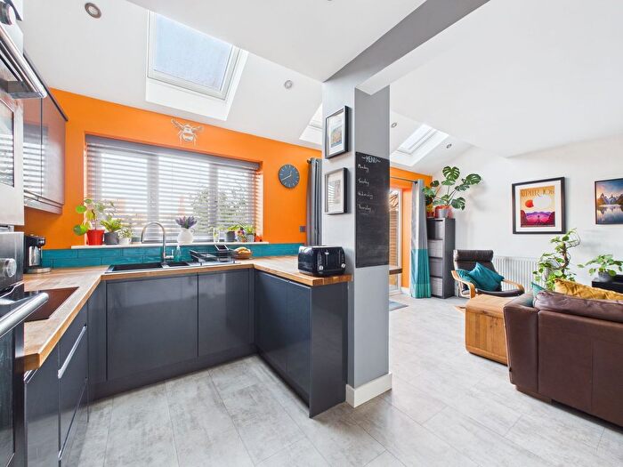 3 Bedroom Detached House For Sale In Devon Drive, Sherwood, Nottingham, NG5