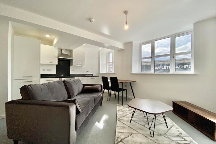 1 Bedroom Apartment To Rent In Viaduct Road, Leeds, West Yorkshire, LS4