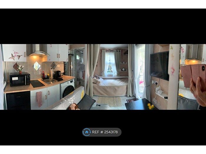 Studio To Rent In Villacourt Rd, London, SE18