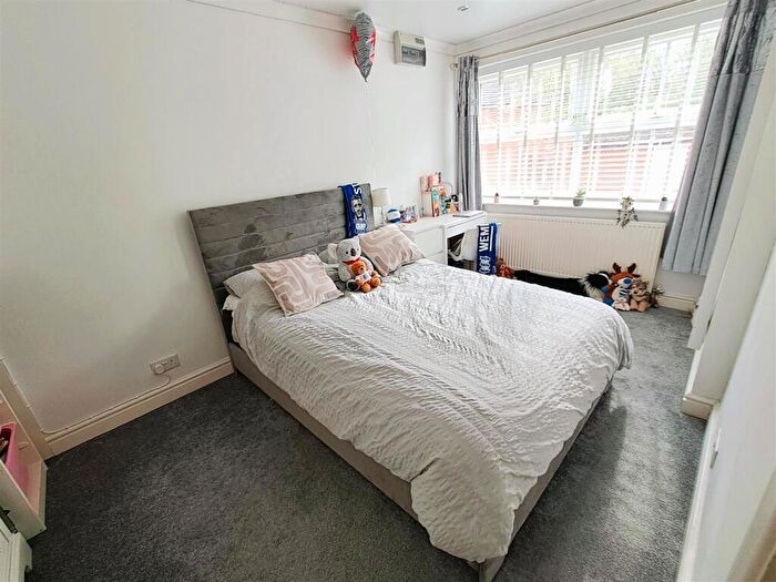 3 Bedroom Detached House For Sale In Cambridge Way, South Yardley, Birmingham, B27
