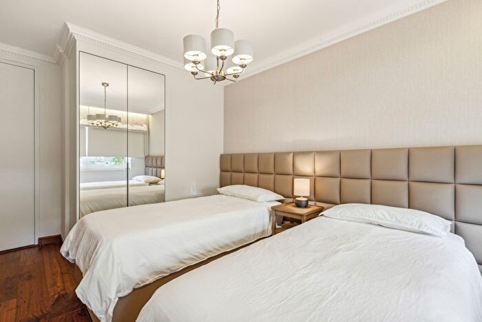 3 Bedroom Flat To Rent In Castleacre, Hyde Park Crescent, W2