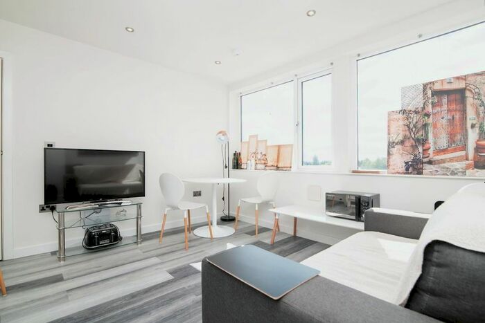 2 Bedroom Flat To Rent In Coventry Road, Sheldon, Birmingham, B26