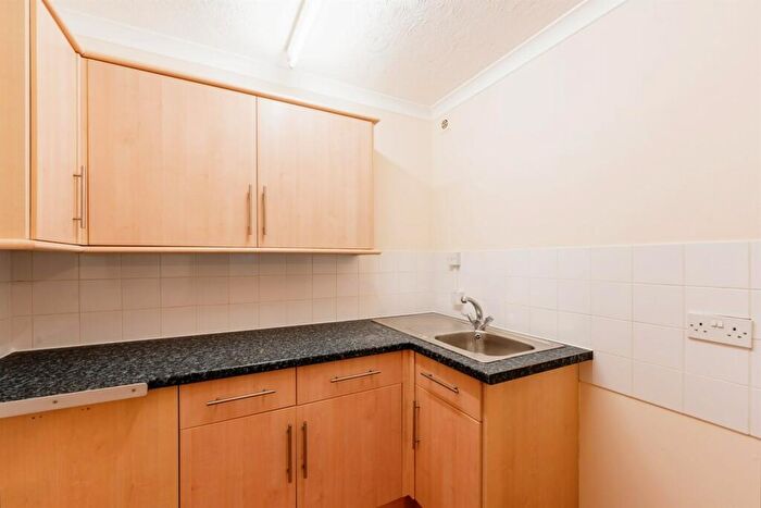 1 Bedroom Retirement Property To Rent In Oakland Court, Fitzalan Road, Littlehampton, BN17