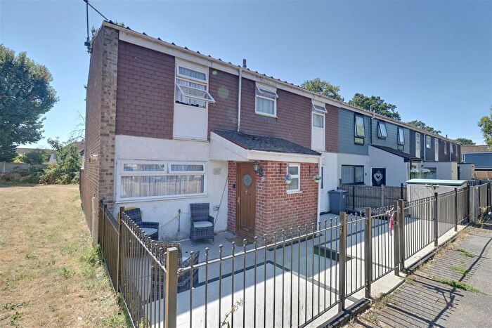 5 Bedroom End Terrace House For Sale In Robin Gardens, Waterlooville, PO8