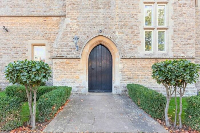 2 Bedroom Flat To Rent In High Street, Upper Heyford, Bicester, OX25