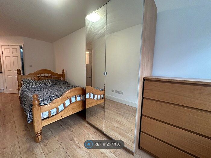 Studio To Rent In Mcgovern, London, NW6