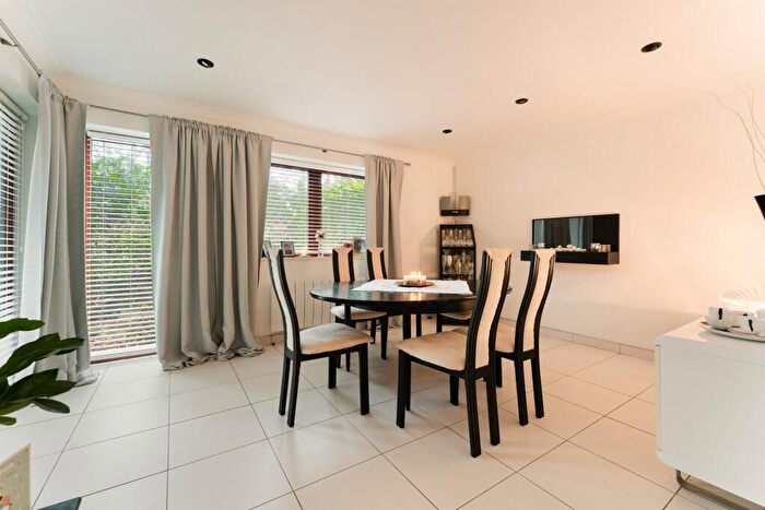 4 Bedroom Detached House For Sale In Broadstone, BH18 - Photo 8