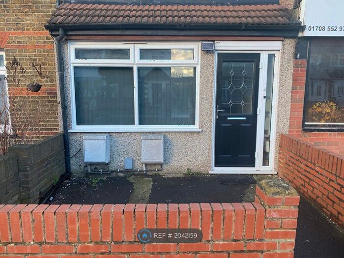 1 Bedroom Flat To Rent In Wennington Road, Rainham, RM13