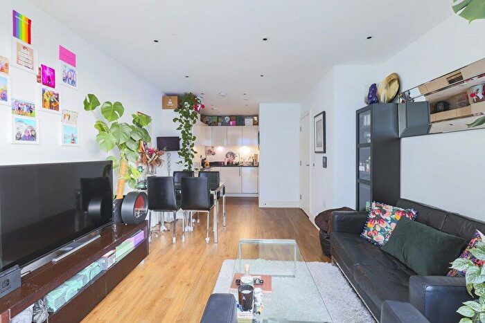 1 Bedroom Apartment To Rent In Queensland Road, Islington, London, N7