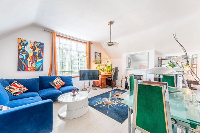 2 Bedroom Flat For Sale In Grove Road, Willesden Green, London, NW2