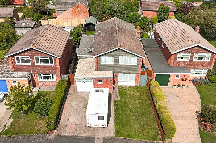 4 Bedroom Detached House For Sale In Laurel Close, North Warnborough, Hook, RG29