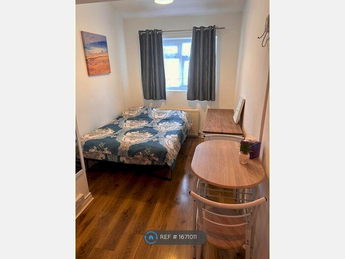 Studio To Rent In Green Lanes, London, N4