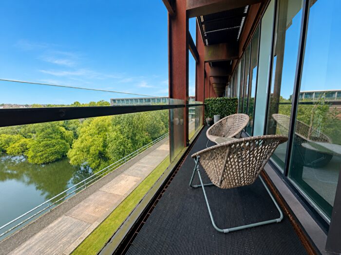 1 Bedroom Flat For Sale In Lake Shore Drive, Bristol, BS13