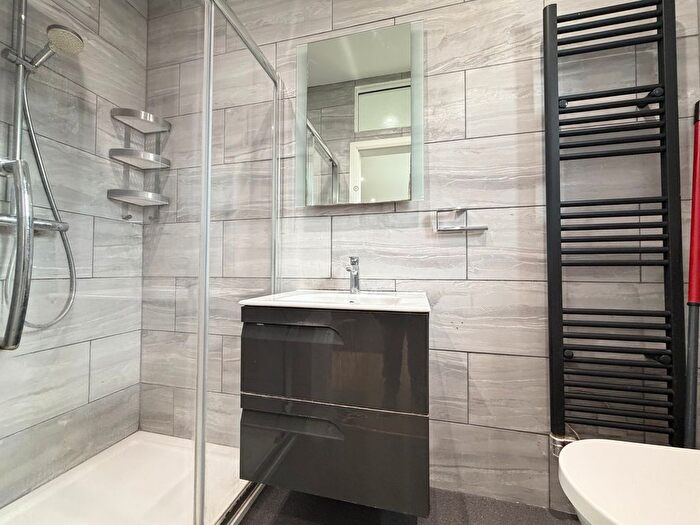 2 Bedroom Flat To Rent In Oxford Road, Denham, UB9