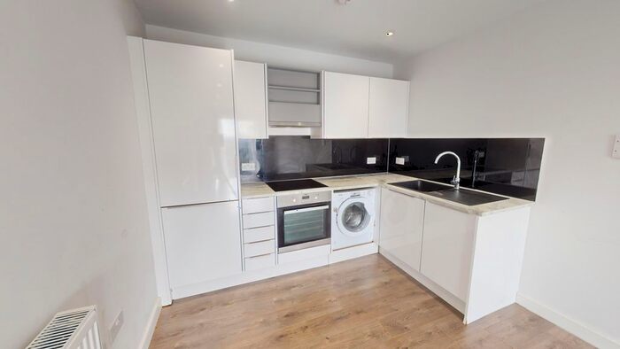 3 Bedroom Flat To Rent In Higher Drive, Purley, CR8