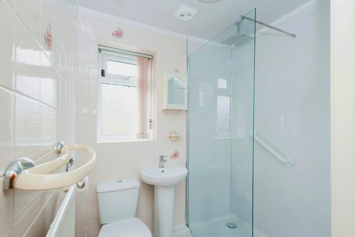 2 Bedroom Bungalow For Sale In Cumberland Drive, Royton, Oldham, Greater Manchester, OL2