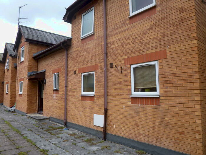 1 Bedroom Apartment To Rent In High Street, Bangor, Gwynedd, LL57