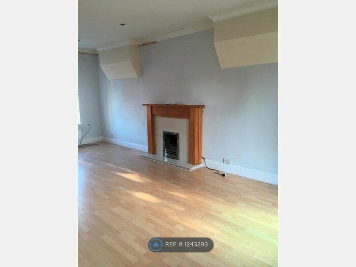3 Bedroom Maisonette To Rent In Wilfred Avenue, Leeds LS15