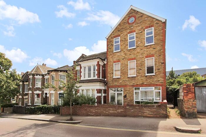 3 Bedroom Duplex To Rent In Duckett Road, Finsbury Park, N4