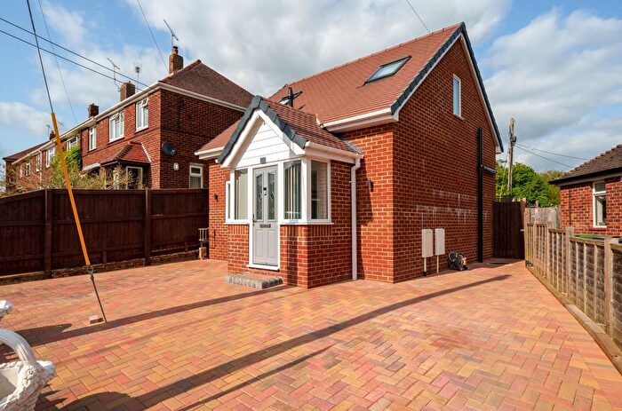 2 Bedroom Detached House For Sale In Mitford Road, Alresford, Hampshire, SO24