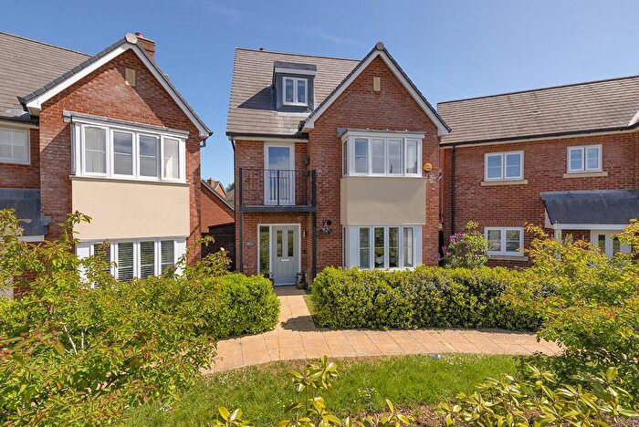 4 Bedroom Detached House For Sale In Beacon Avenue, Kings Hill, ME19