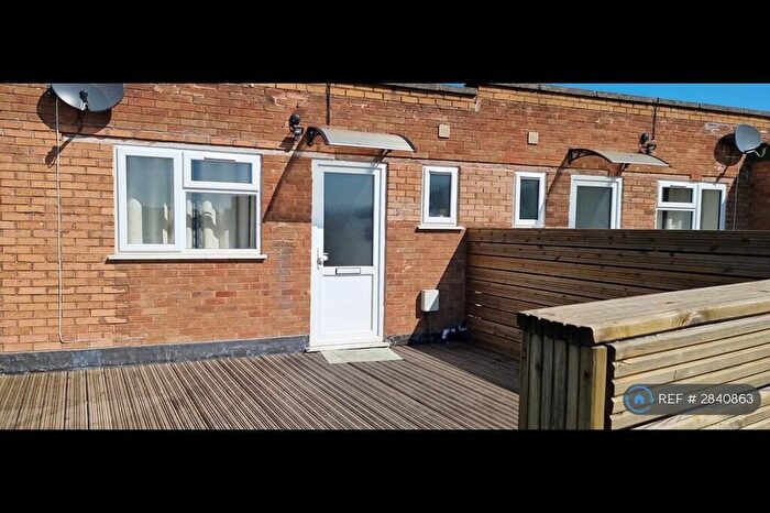 1 Bedroom Flat To Rent In Hampton Court, Cradley Heath Birmingham, B64