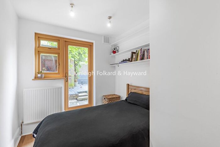 2 Bedroom Flat To Rent In Crayford Road, London, N7