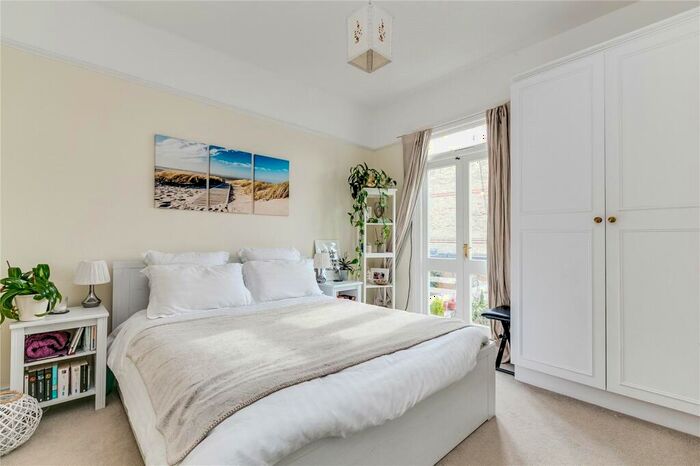 2 Bedroom Apartment To Rent In Broomwood Road, London, SW11