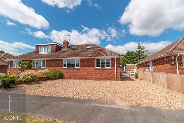 3 Bedroom Semi-Detached Bungalow For Sale In Westwood Drive, Hellesdon, Norwich, NR6