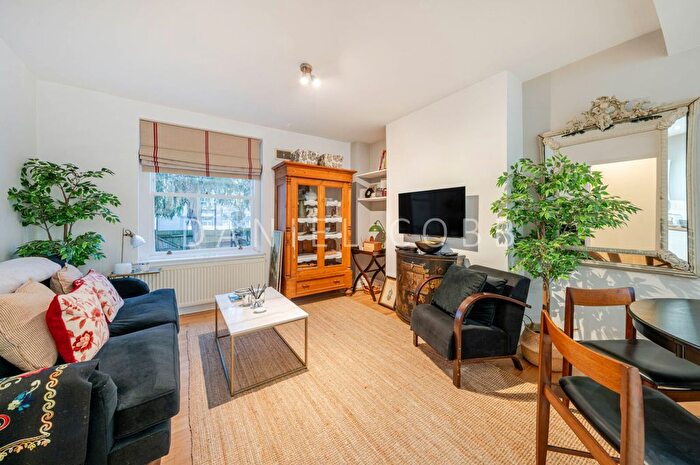 2 Bedroom Flat For Sale In Kennington Lane, London, SE11
