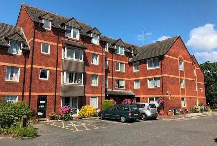 1 Bedroom Property For Sale In Station Road, Lower Parkstone, Poole, Dorset, BH14