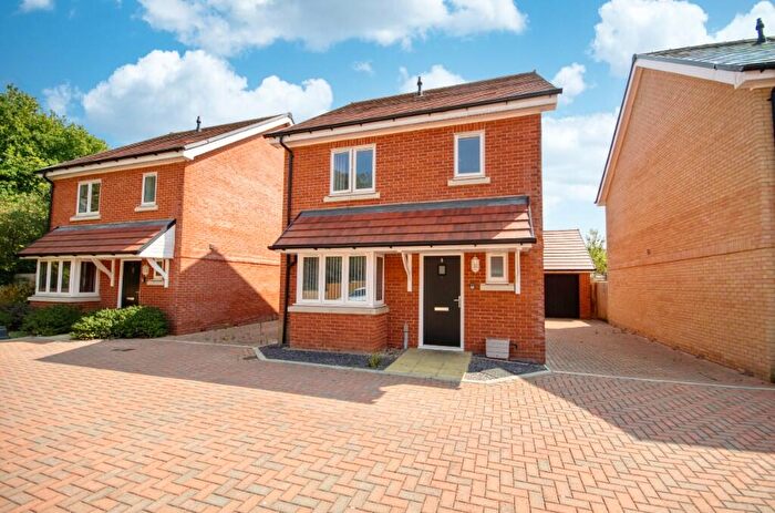 3 Bedroom Detached House For Sale In Elsanta Drive, Netley, Hampshire, SO31