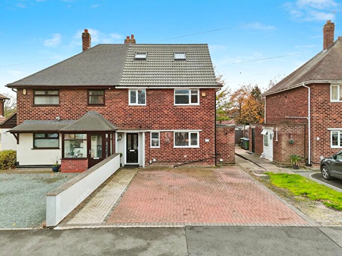 4 Bedroom Semi Detached House For Sale In Yew Tree Lane, Wednesbury, Wednesbury, WS10