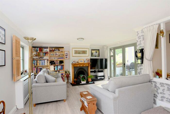 3 Bedroom Detached House To Rent In High Street, Buriton, Petersfield, GU31