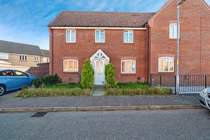 3 Bedroom Semi-Detached House For Sale In Horsley Drive, Gorleston, Great Yarmouth, NR31