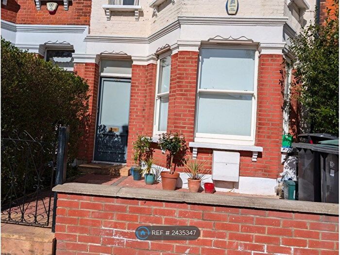 2 Bedroom Flat To Rent In Victoria Road, London, N22