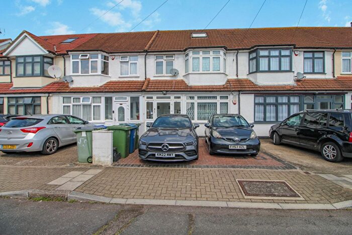 1 Bedroom Maisonette To Rent In Tonbridge Crescent, Kenton, Harrow, HA3